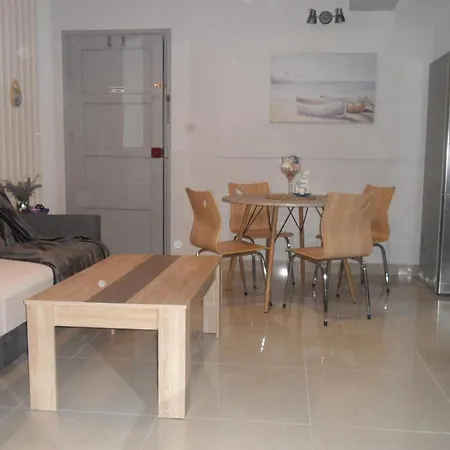 Ground Floor, Free Internet *