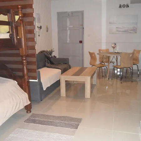 Ground Floor, Free Internet איה נאפה