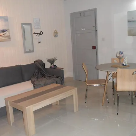 Ground Floor, Free Internet * 아이아 나파