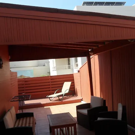 Ground Floor, Free Internet Apartment *